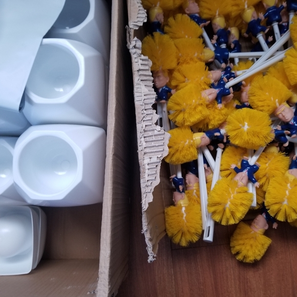 Donald Trump toilet brush with holder - Picture 7 of 7